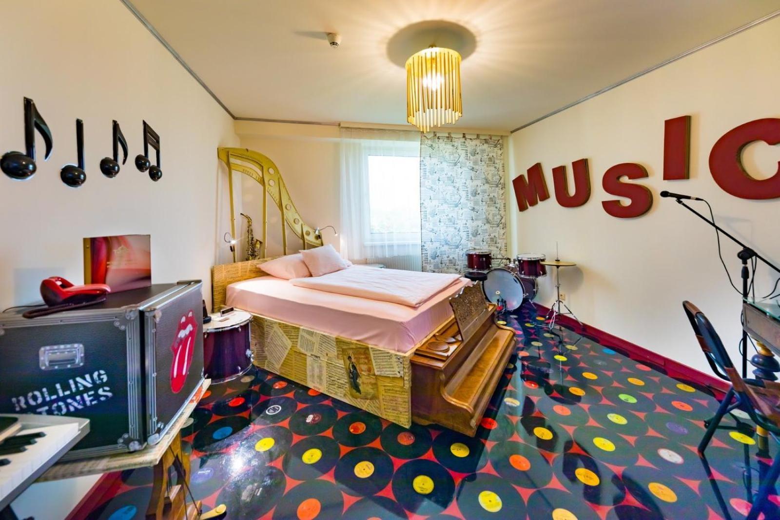 Hotel Freizeittempel Wiener Neustadt Buitenkant foto
