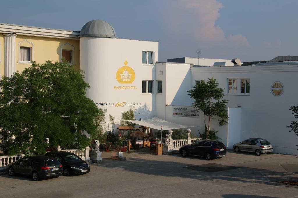 Hotel Freizeittempel Wiener Neustadt Buitenkant foto
