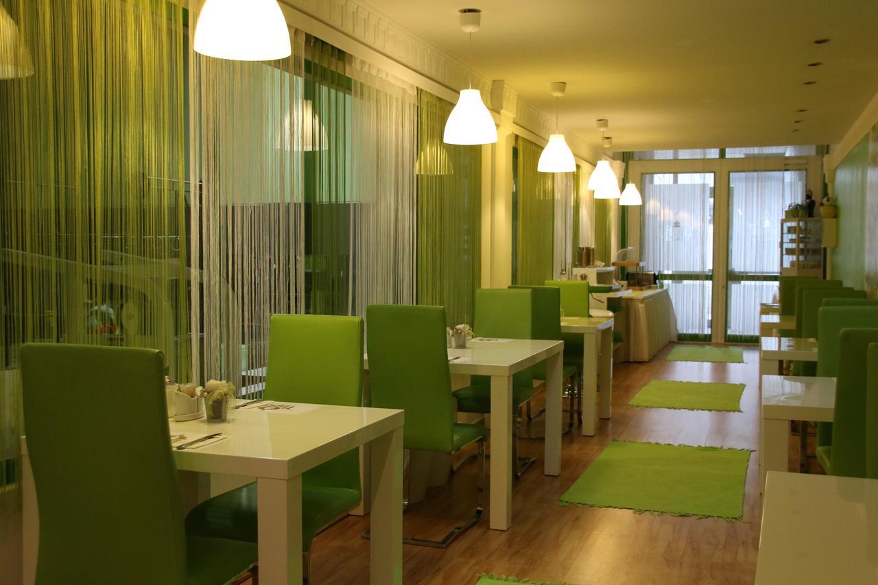 Hotel Freizeittempel Wiener Neustadt Buitenkant foto