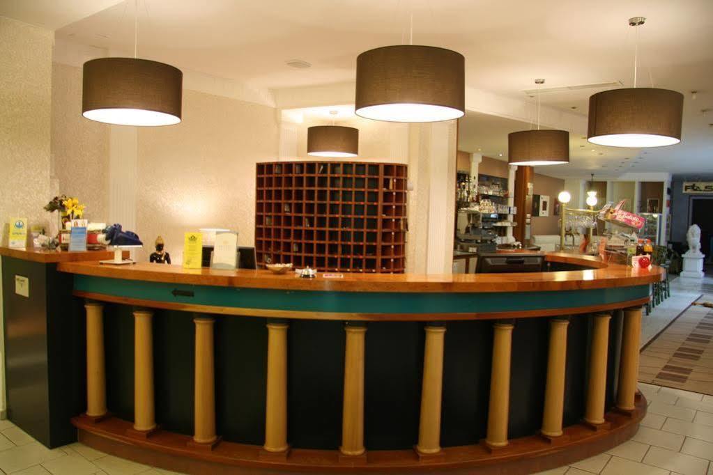 Hotel Freizeittempel Wiener Neustadt Buitenkant foto