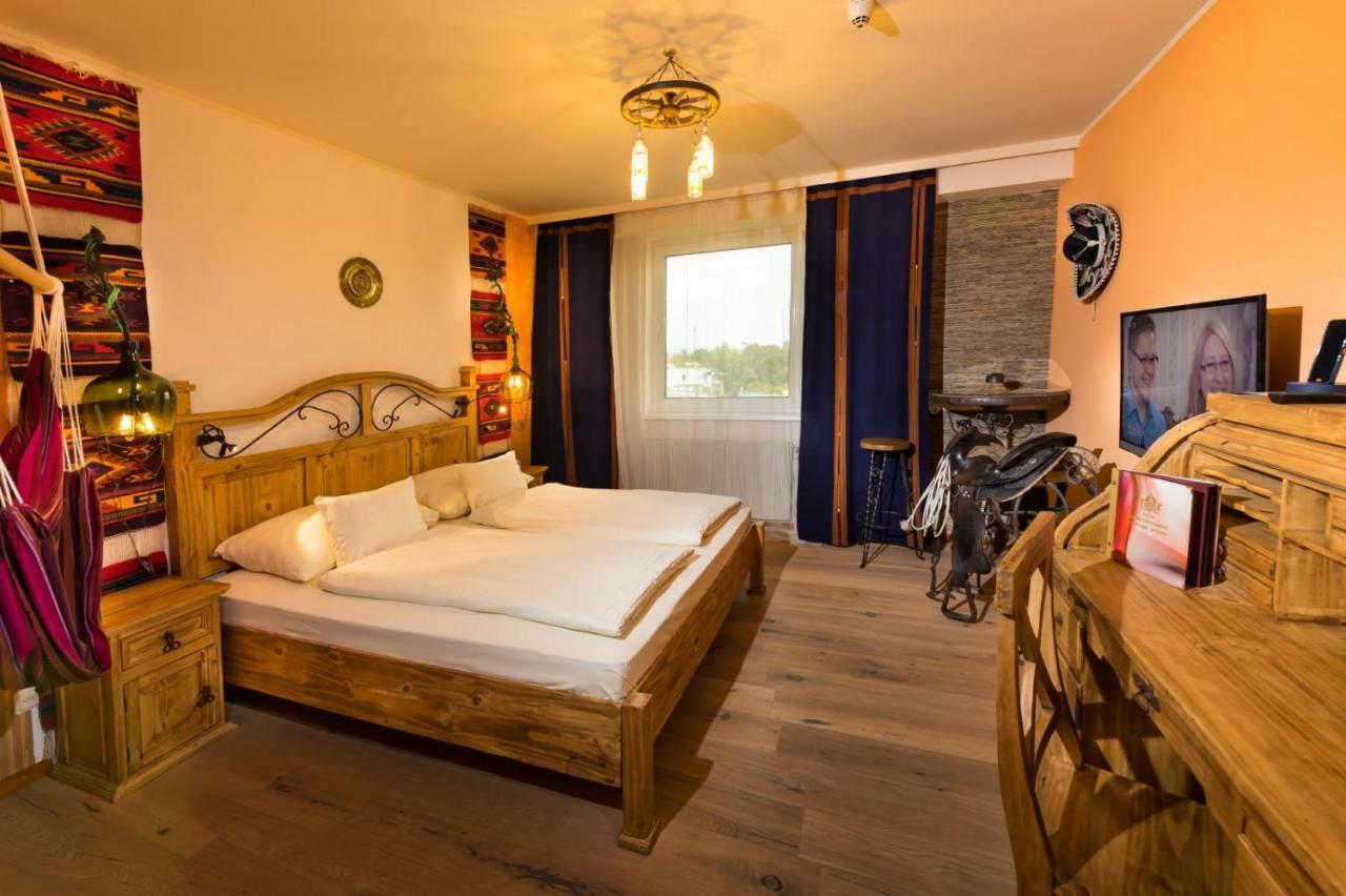 Hotel Freizeittempel Wiener Neustadt Buitenkant foto