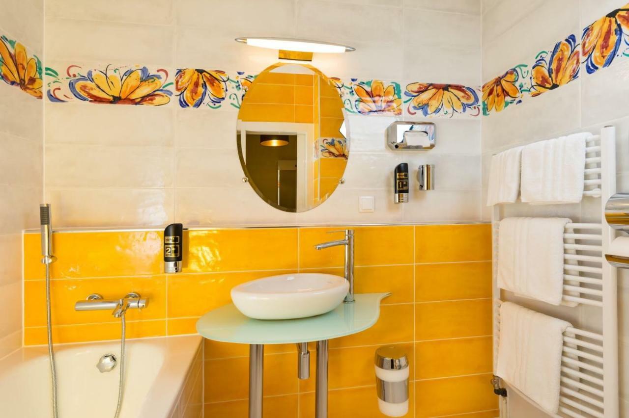 Hotel Freizeittempel Wiener Neustadt Buitenkant foto